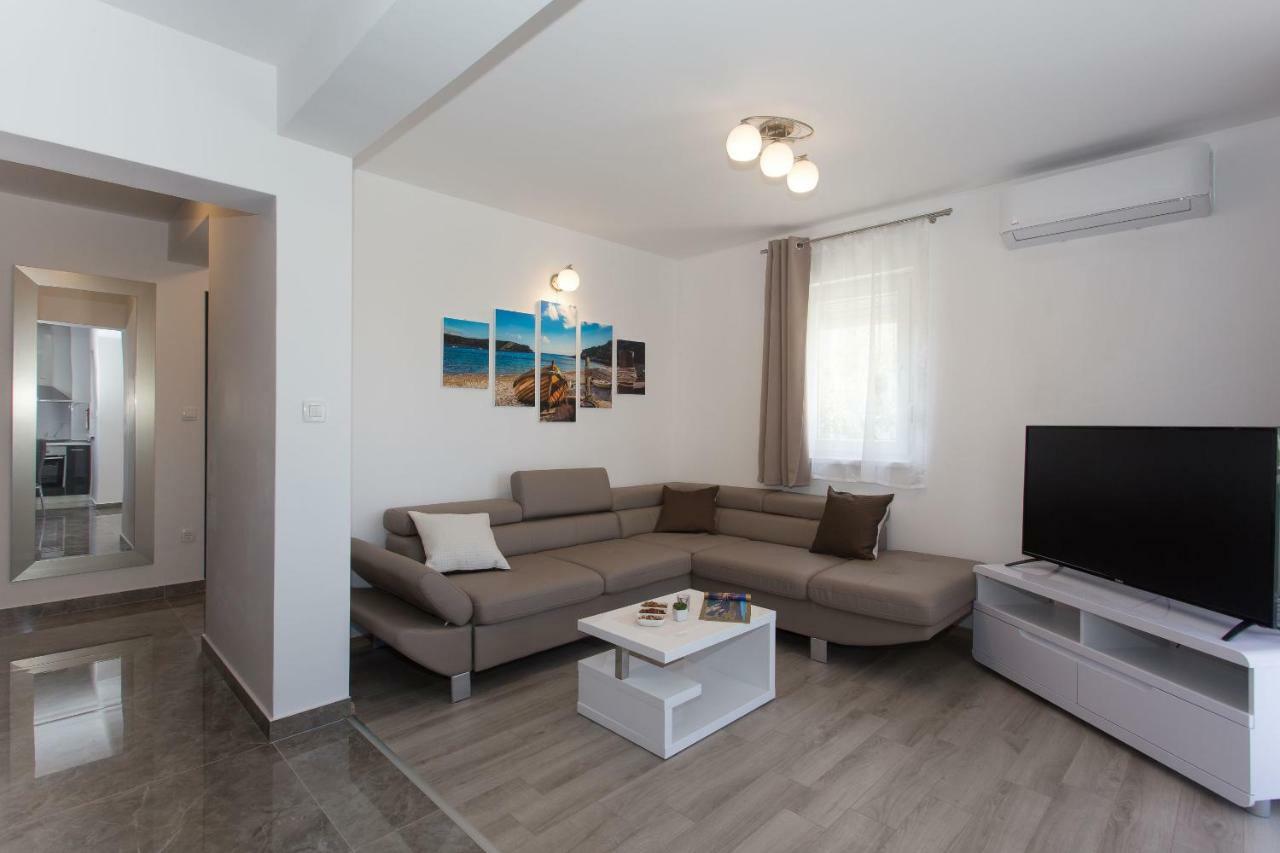 Villa Honey Seget Vranjica Exterior photo